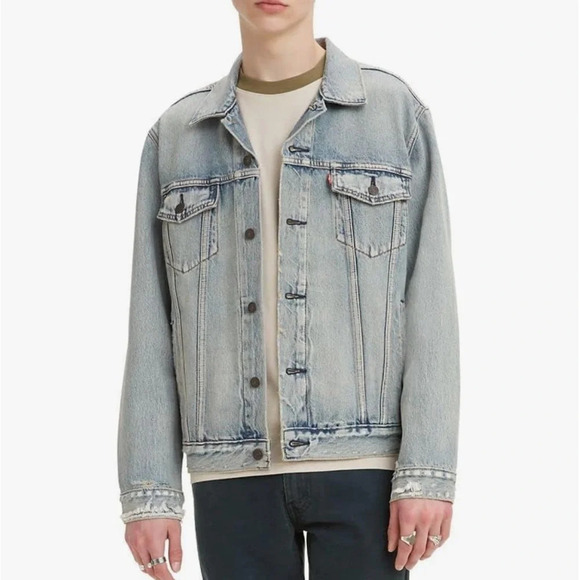 Levi’s Men’s Distressed Denim Trucker Jacket in Still Water (color) Size Small - Picture 1 of 14
